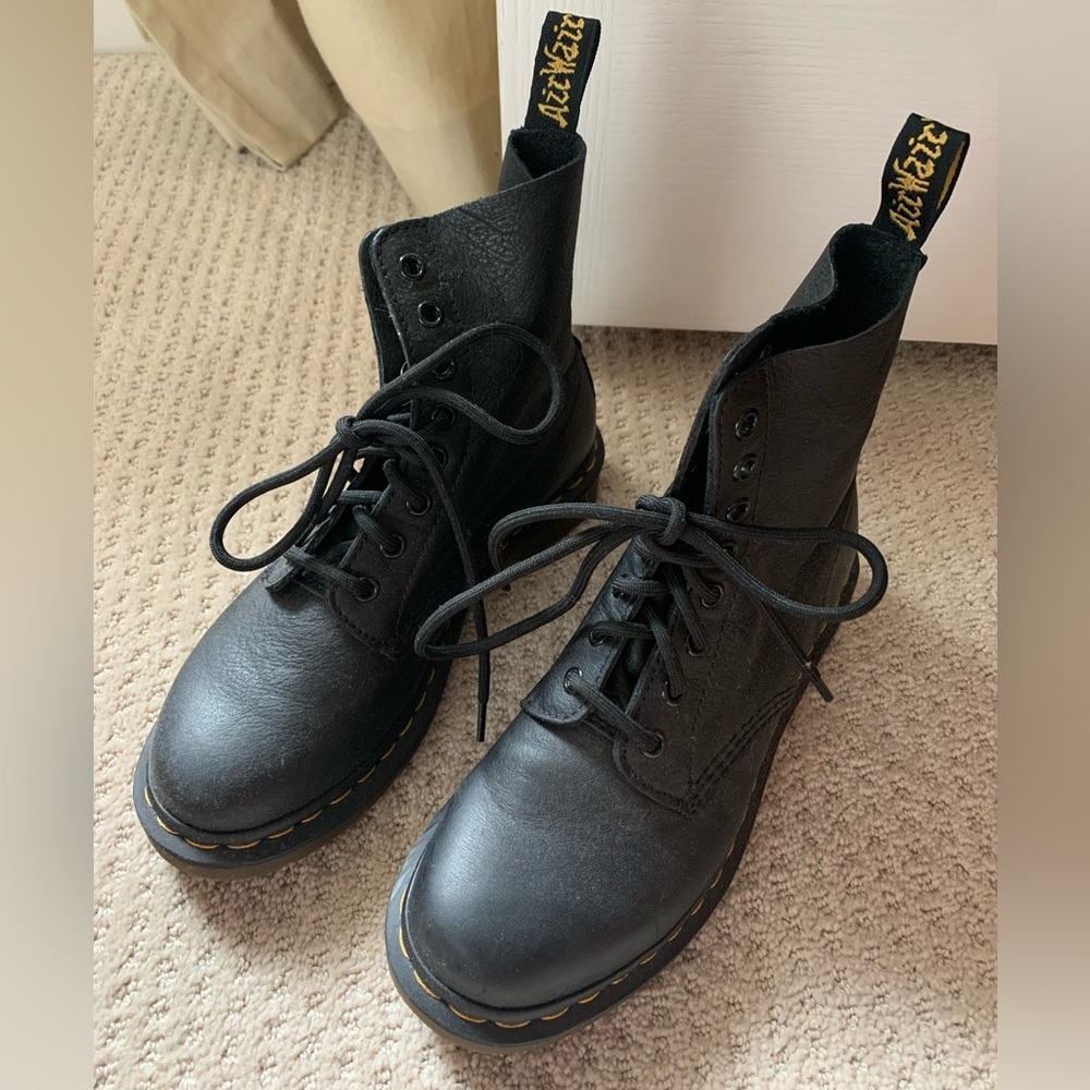 Black Dr. Martens. Size 7. New condition